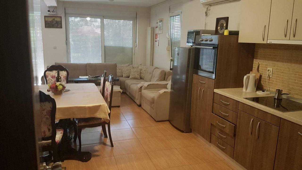 Apartmani Neda Bane Petrovac エクステリア 写真