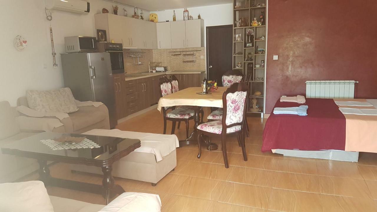 Apartmani Neda Bane Petrovac エクステリア 写真