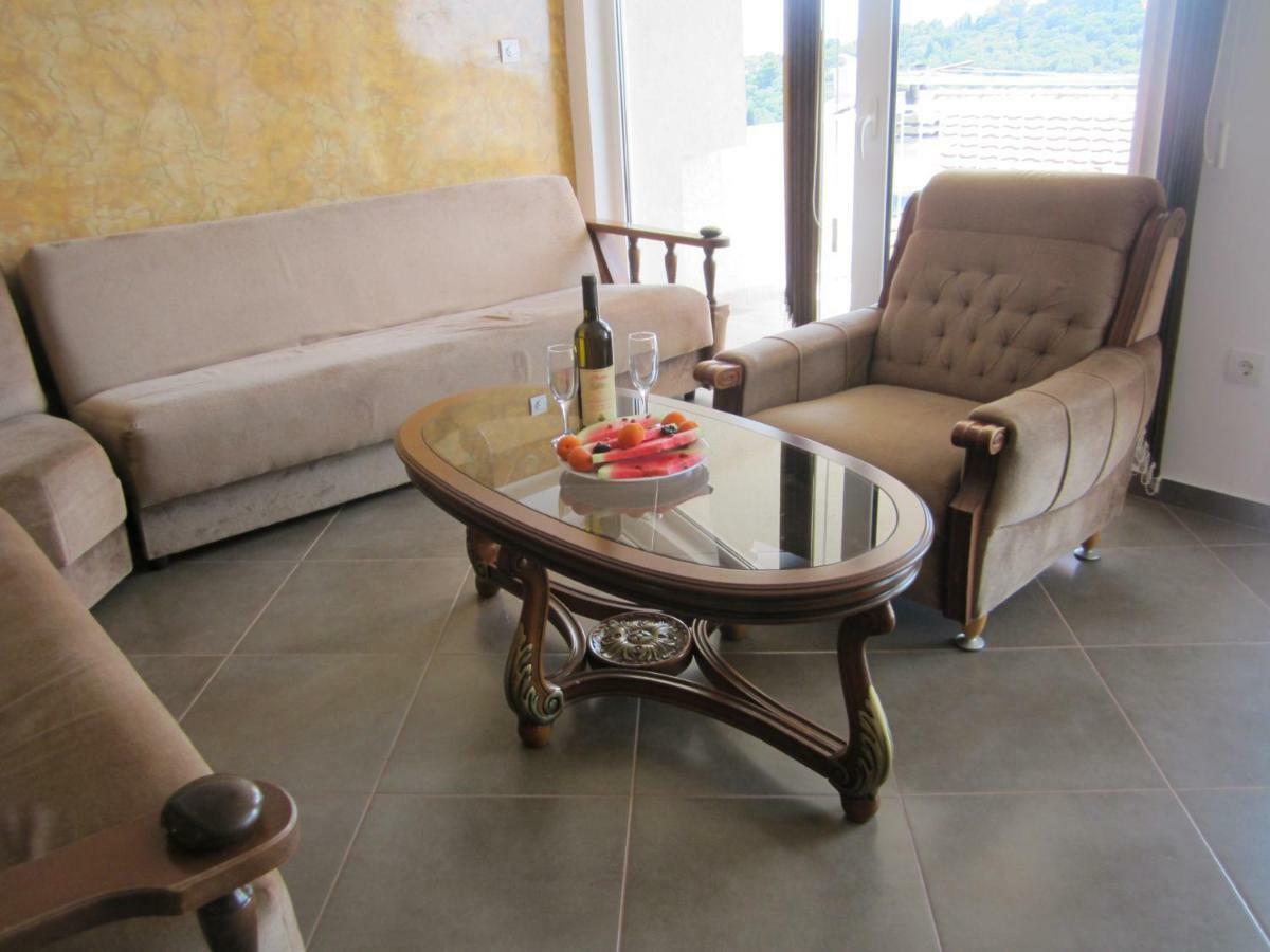 Apartmani Neda Bane Petrovac エクステリア 写真